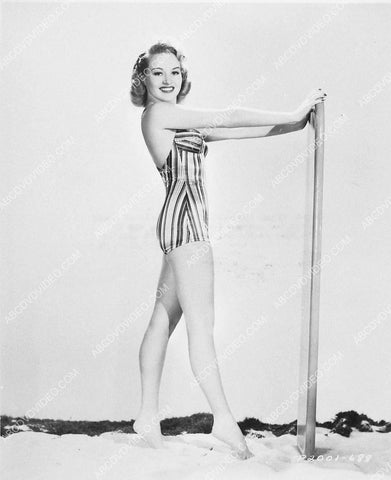 Betty Grable pinup pose w surfboard 3030-15