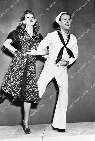 Betty Grable doing a little dance 3031-22