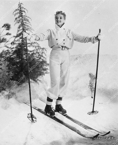 Betty Grable ready for the slopes 3031-31