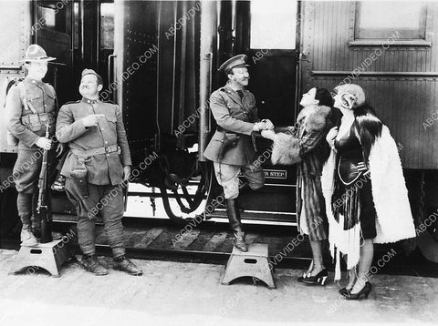 Stan Laurel Oliver Hardy James Finlayson Anita Garvin Viola Richard With Love and Hisses 3044-20