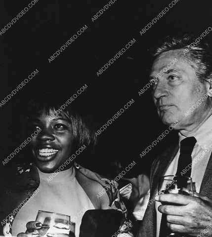 candid Peter Finch and wife Eletha Barrett 3051-35