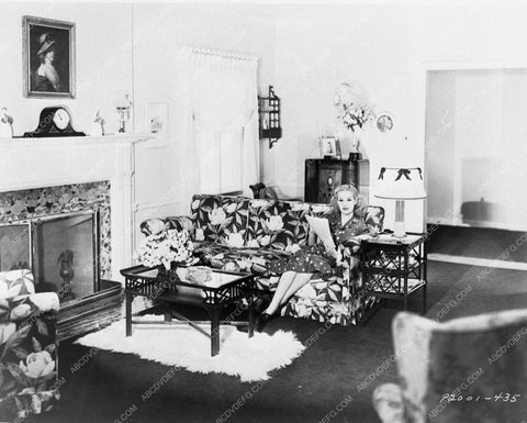 candid Hollywood Betty Grable at home 3068-08
