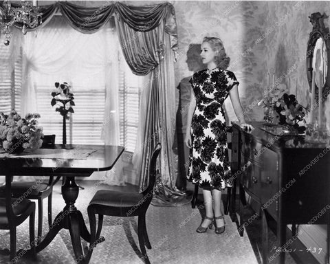 candid Hollywood Betty Grable at home 3068-10