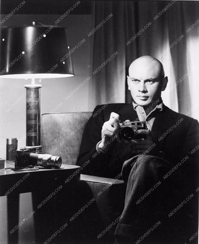 Yul Brynner seated with camera 3068-16