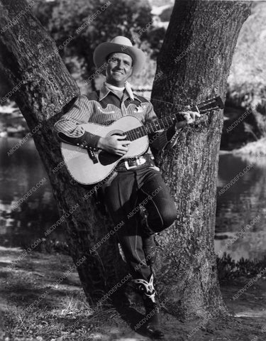 cowboy western star Gene Autry with guitar portrait 3068-27