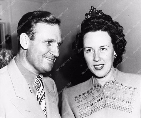 candid Gene Autry and wife Ina 3068-32