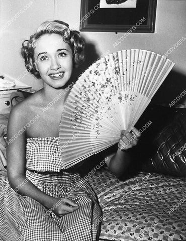 Jane Powell with her hand fan 3084-17