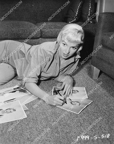 Marilyn Monroe signing some stock photographs 3084-33