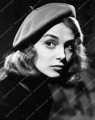 Pier Angeli in beret portrait 3090-10