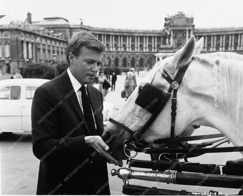 Karl Boehm feeding the horses 3101-03