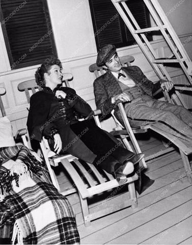 Greer Garson Gregory Peck candid behind the scenes 3104-14