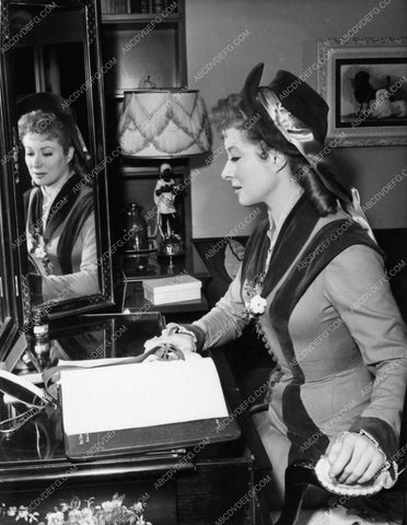 candid Greer Garson behind the scenes 3104-19