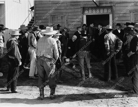 John Wayne and cast film New Frontier 3111-23