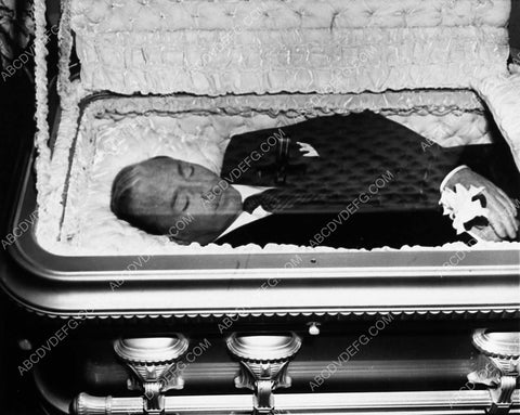 news photo John Barrymore funeral in his casket 3130-17