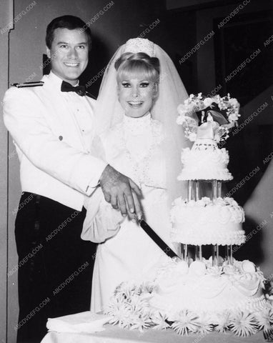 portrait Barbara Eden Larry Hagman wedding cake I Dream of Jeanie TV 3137-03