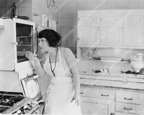 Viola Dana lighting the stove silent film Fourteenth Lover 3166-22