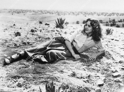 candid Jennifer Jones on location Duel in the Sun 3176-16