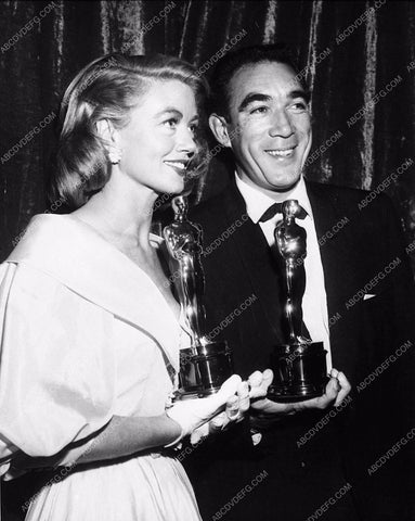 candid Anthony Quinn Dorothy Malone with their Oscars 3191-10