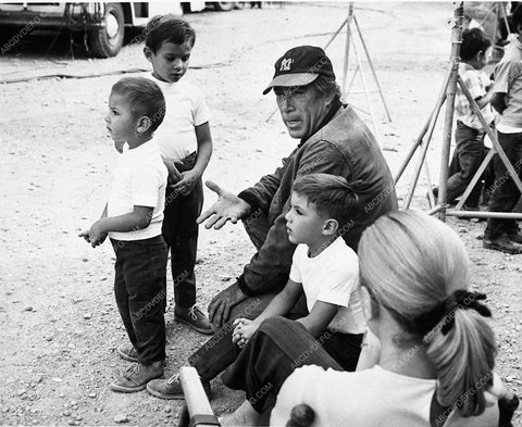 Anthony Quinn and his kids behind the scenes 3191-11