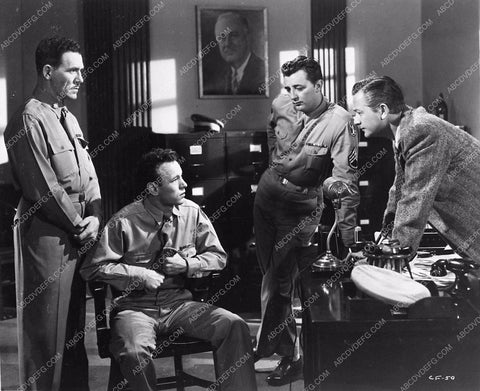 Robert Young Robert Mitchum Kenneth MacDonald film noir Crossfire 3200-36