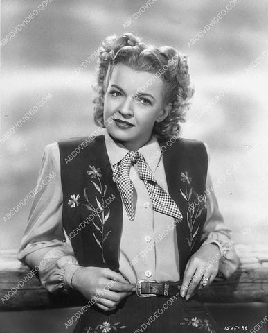 Dale Evans in cowgirl outfit 3246-27