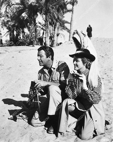 candid Robert Taylor Eleanor Parker on location in Egypt film Valley of the Kings 3259-11