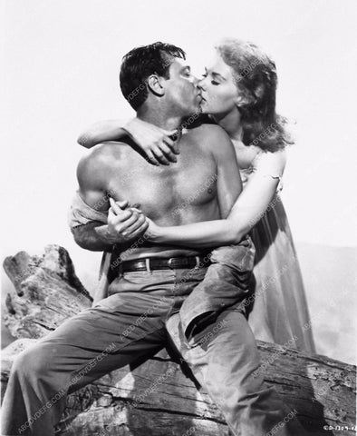 shirtless William Holden Kim Novak film Picnic 3278a-05