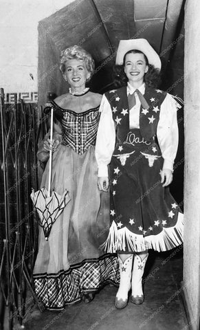 Dale Evans in cowgirl outfit with Grace Bradley 3285-09