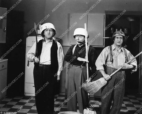 3 Stooges Moe Larry Curly get ready to clean the kitchen 3341-19