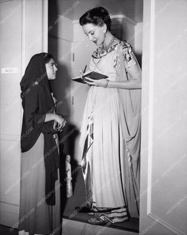 Deborah Kerr signing autograph behind the scenes MGM Studios 3355-03