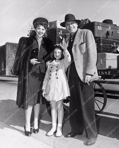 Jack Benny Mary Livingstone candid traveling 3401-06