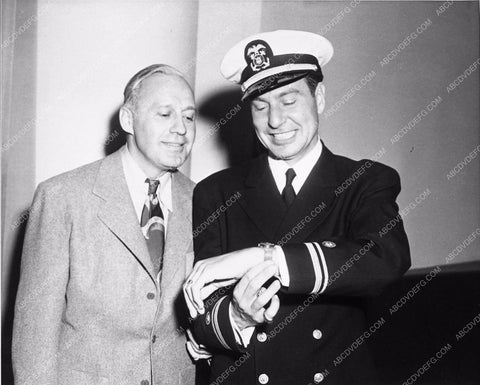 Jack Benny asking Phil Harris for the time 3401-31