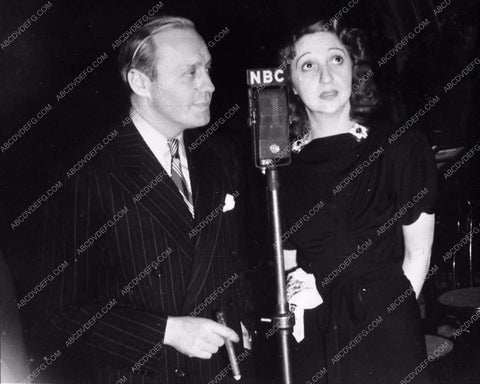 Jack Benny Mary Livingstone NBC radio microphone 3402-19