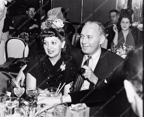 Jack Benny Mary Livingstone candid dining out 3402-35