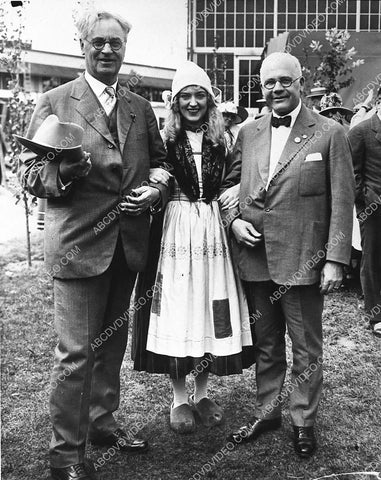 candid Marion Davies on studio lot w some executives 3439-25