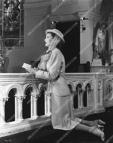 Loretta Young goes to church film The Farmer's Daughter 3439-35