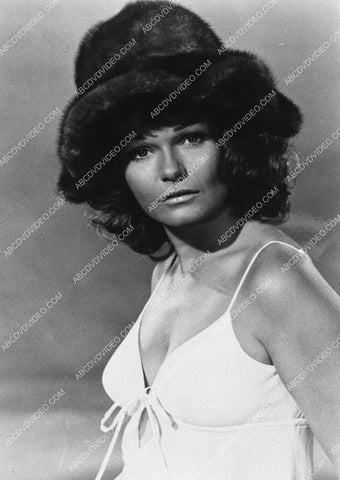 beautiful Valerie Perrine portrait 3443-17