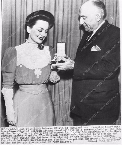 news photo Olivia de Havilland receiving Belgium award 3445-06