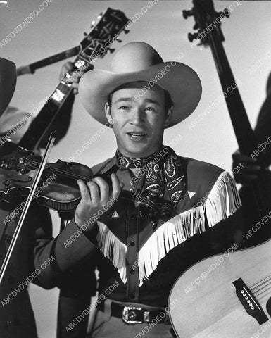 Roy Rogers stuck in the middle of the band 3455a-27