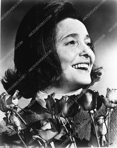 Patricia Neal portrait w roses 3469-21