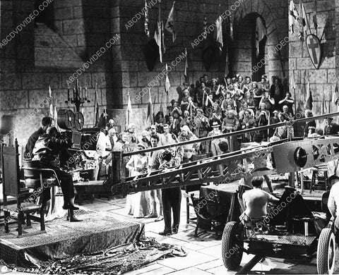 Cornel Wilde in front of camera film The Bandit of Sherwood Forest 3516-09