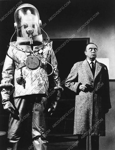 Dennis Price and a cool robot sci-fi film The Earth Dies Screaming 3519-13