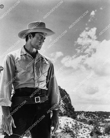 rugged Clint Walker film Fort Dobbs 3533-06