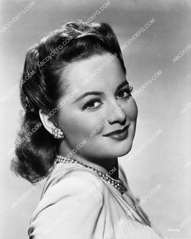 always lovely Olivia de Havilland portrait 3533-09