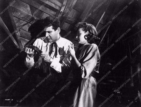 Gene Barry Ann Robinson classic sci-fi film The War of the Worlds 3543a-22