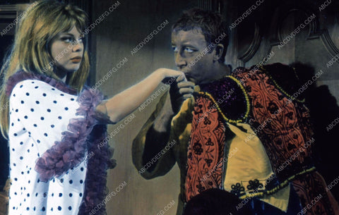 Britt Ekland Peter Sellers film The Bobo 35m-684