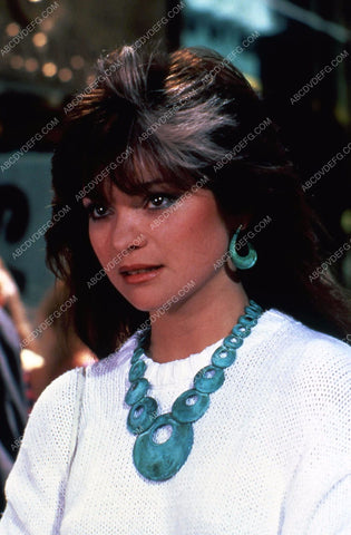 gorgeous Valerie Bertinelli portrait 35m-825