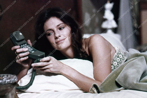 Jacqueline Bisset unhooks the telephone for bed 35m-867