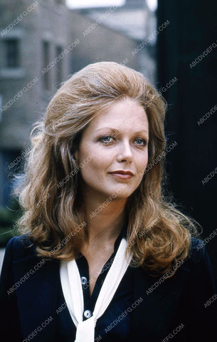 beautiful Susan Blakely outdoors portrait 35m-906