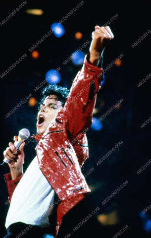 pop singer Michael Jackson live on stage 35m-10199